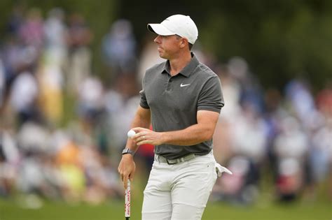 McIlroy, Koepka shake hands and smile, then turn to chasing down leaders at US Open